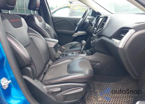 2017 Jeep Cherokee Trailhawk 4X4 from USA, damaged, VIN 1C4PJMBB9HW657096